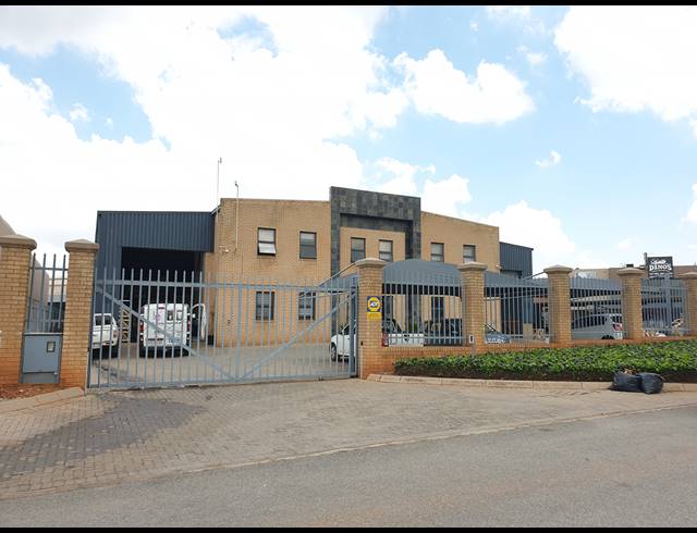 1,030M² WAREHOUSE FOR SALE IN TUNNEY